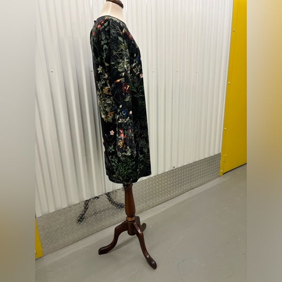 Pretty 3/4 slv light weight velvet top - Picture 6 of 13